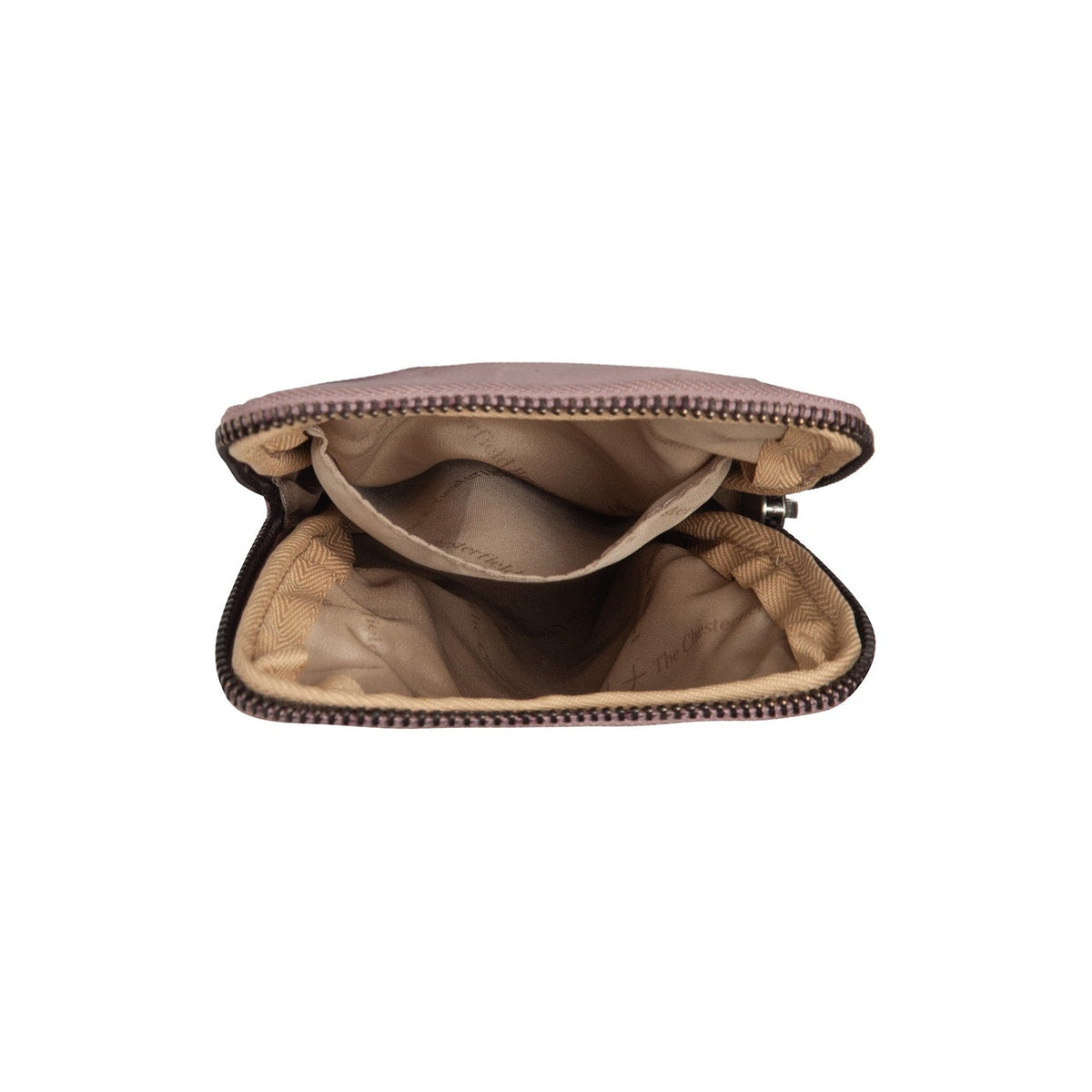 Salta Full-Grain Leather Phone Bag para Mulher - Lateral Side Profile View Showing Sleeve Cut &amp; Athletic Taper Fit