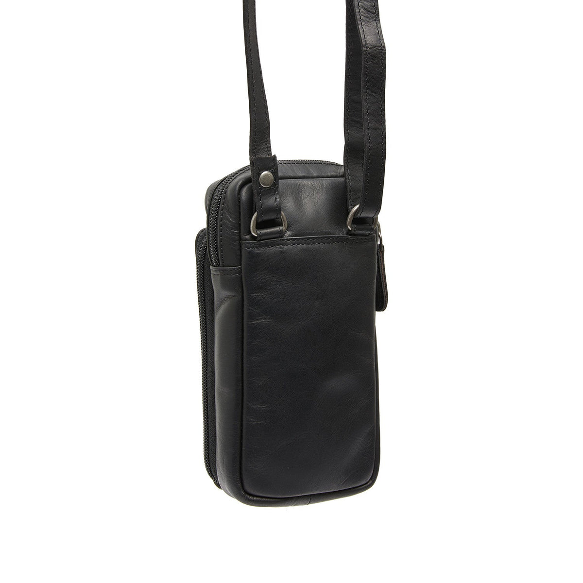 Styled Fit Perspective of Valdes Full-Grain Leather Phone Bag para Mulher on Model - Natural Daylight Drape