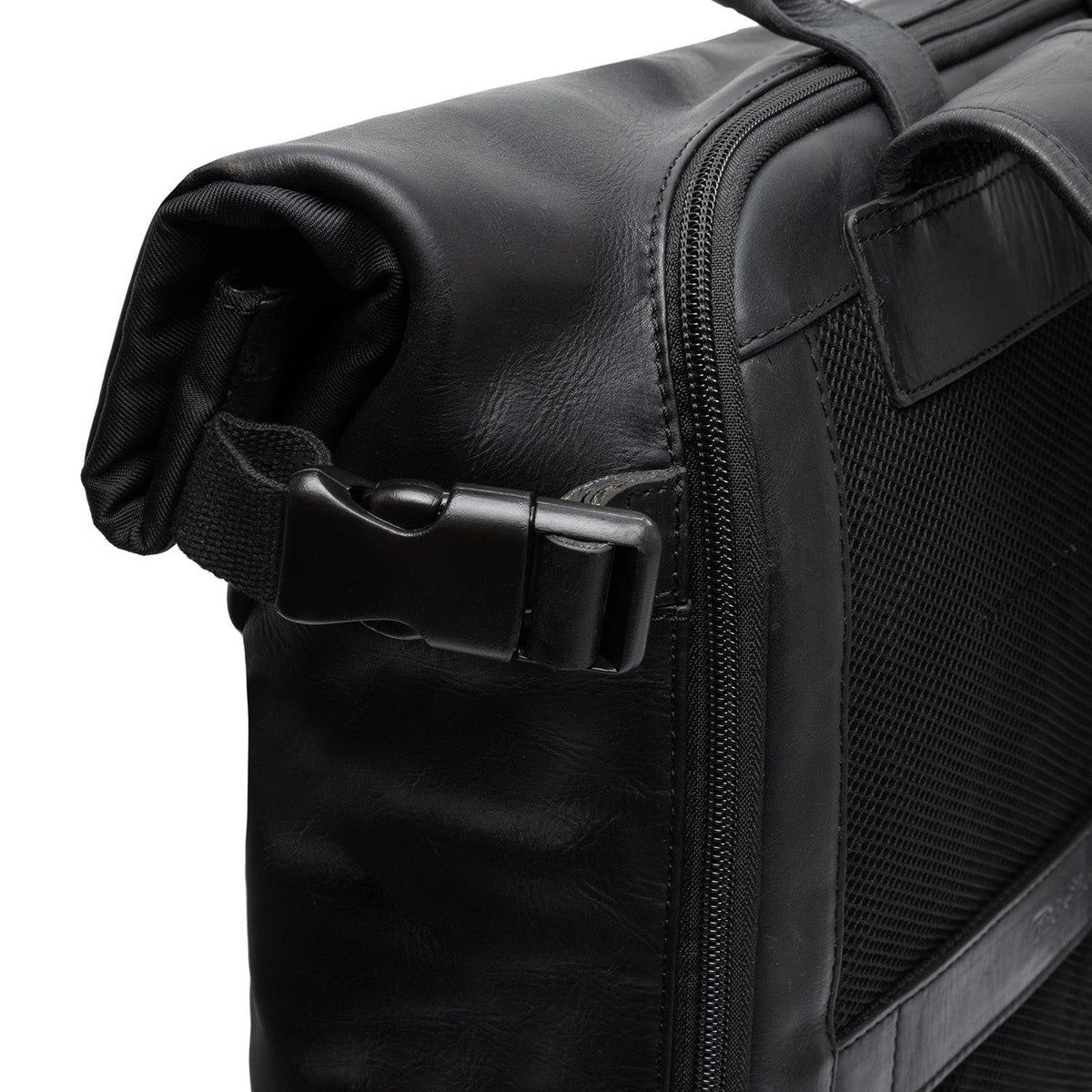 Solid Antique Brass Hardware &amp; Heavy-Duty Dual Zipper Detail on Bornholm Full-Grain Leather Roll-top Backpack para Mulher