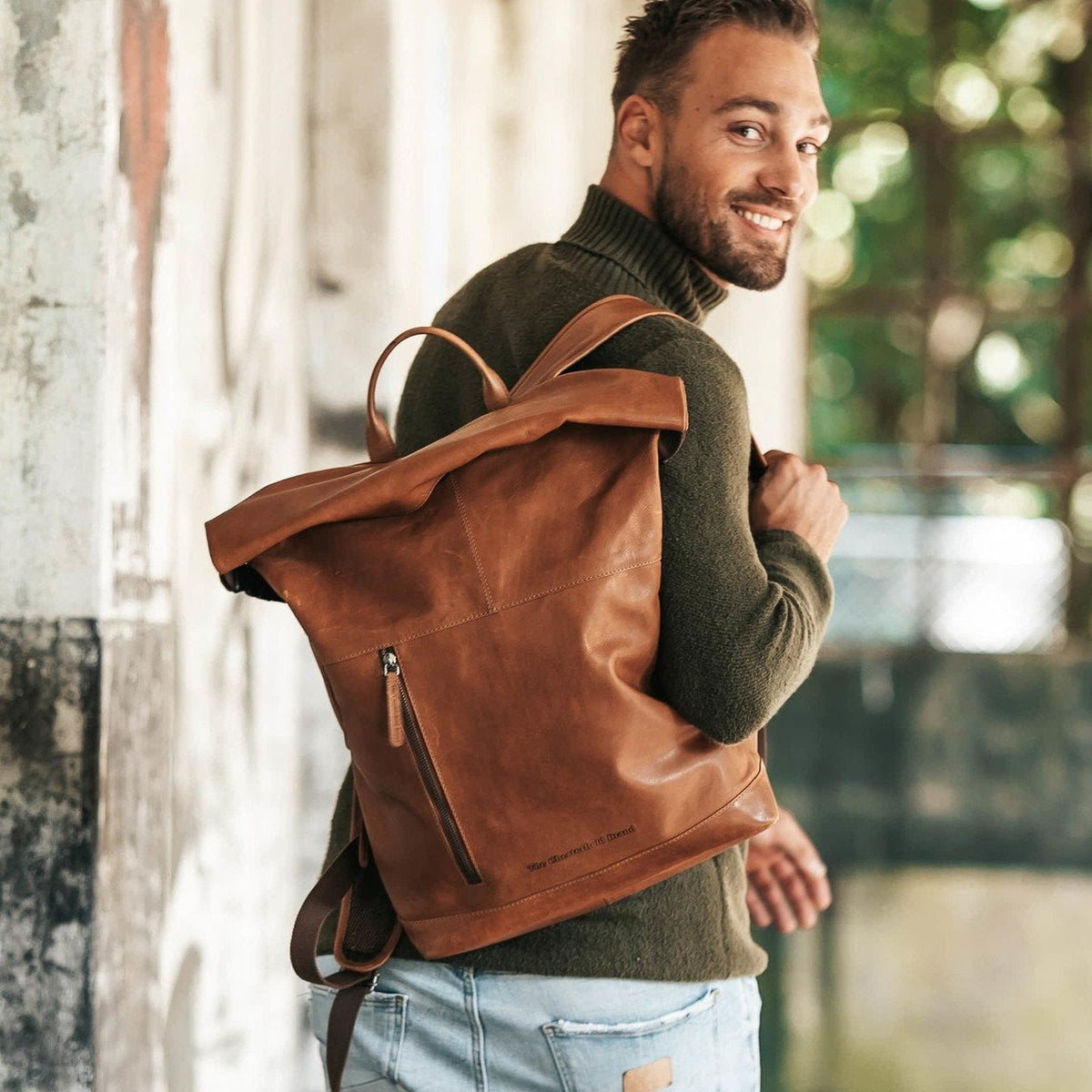 Liverpool Full-Grain Leather Roll-top Backpack para Mulher – alternate product view 2