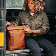 Mazara Full-Grain Leather Roll-top Backpack para Mulher – alternate product view 3