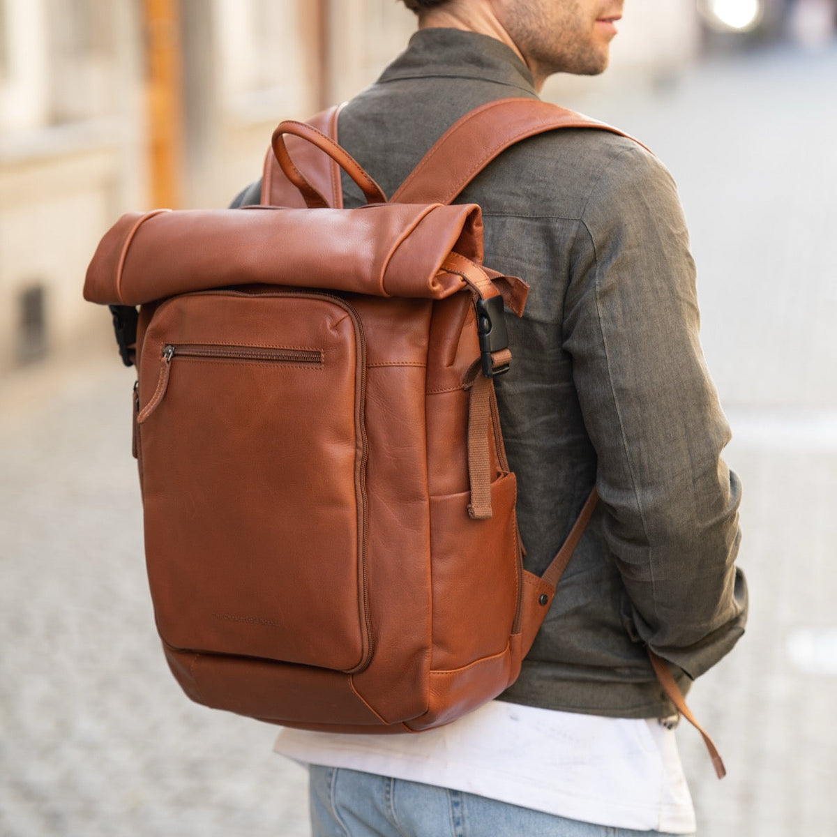 Remo Full-Grain Leather Roll-top Backpack para Mulher – alternate product view 2
