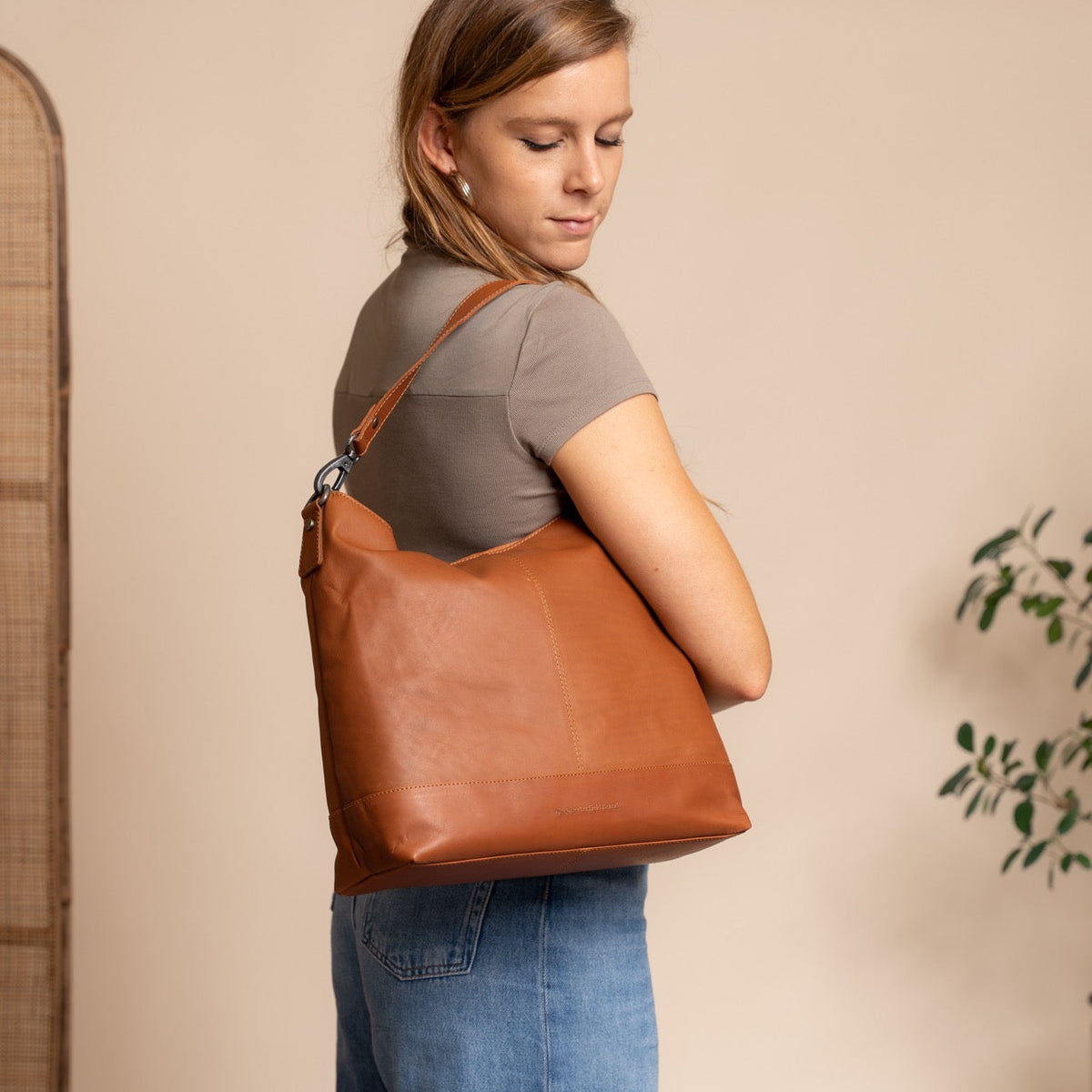 Amelia Full-Grain Leather Shoulder Bag para Mulher – alternate product view 2