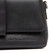 Solid Antique Brass Hardware &amp; Heavy-Duty Dual Zipper Detail on Clifden Full-Grain Leather Shoulder Bag para Mulher