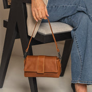 Clifden Full-Grain Leather Shoulder Bag para Mulher – alternate product view 2