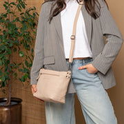 Zarita Full-Grain Leather Shoulder Bag para Mulher - Structured Side Profile Showing Gusset Depth &amp; Expansion Capacity