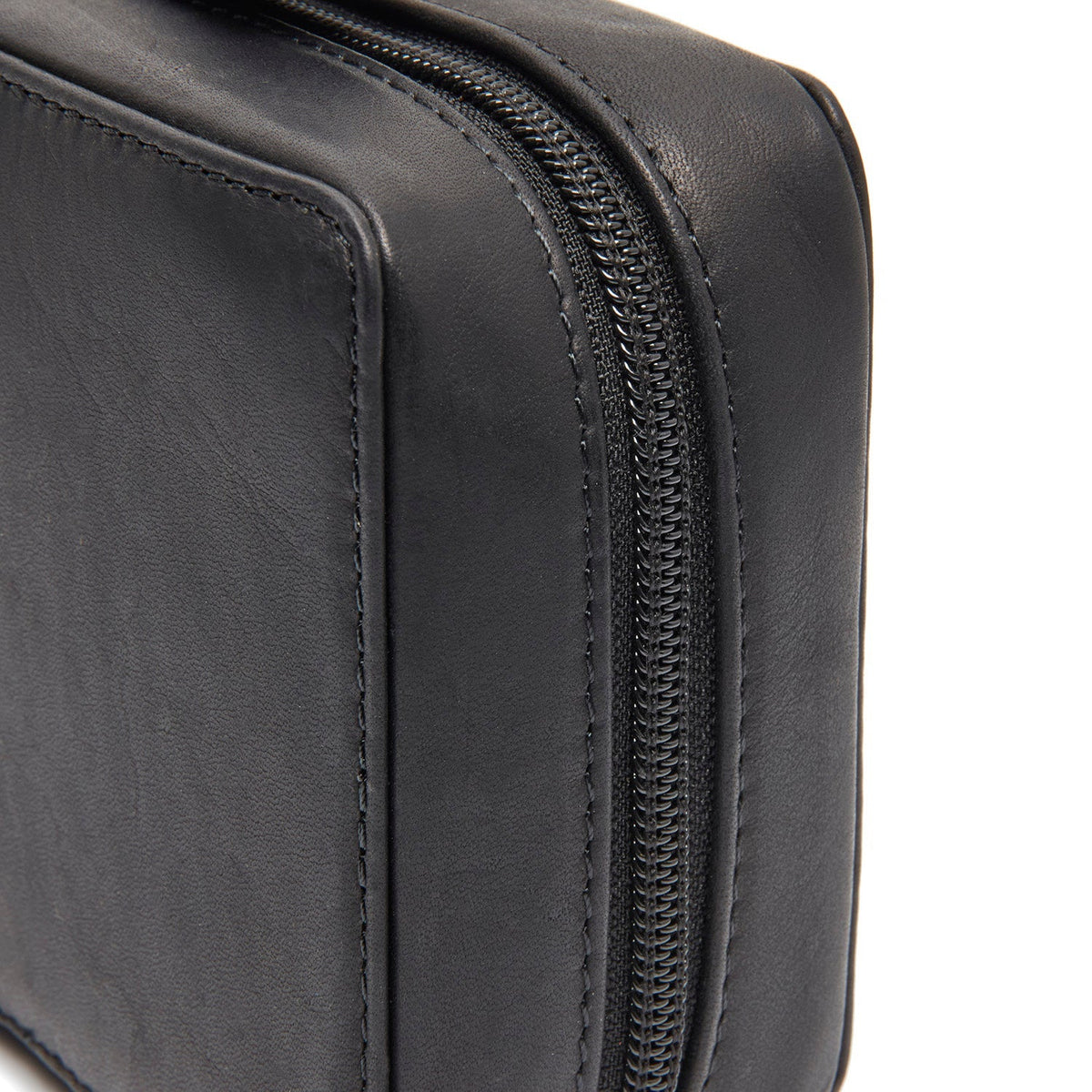 Close-Up Detail of Classic Collar &amp; Heavy-Duty Zipper Hardware on Leather Tech-Organizer Ardan para Mulher