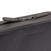 Leather Tech-Organizer Ardan para Mulher - Lateral Side Profile View Showing Sleeve Cut &amp; Athletic Taper Fit