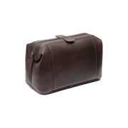 Styled Fit Perspective of Biassa Full-Grain Leather Toiletry Bag para Mulher on Model - Natural Daylight Drape