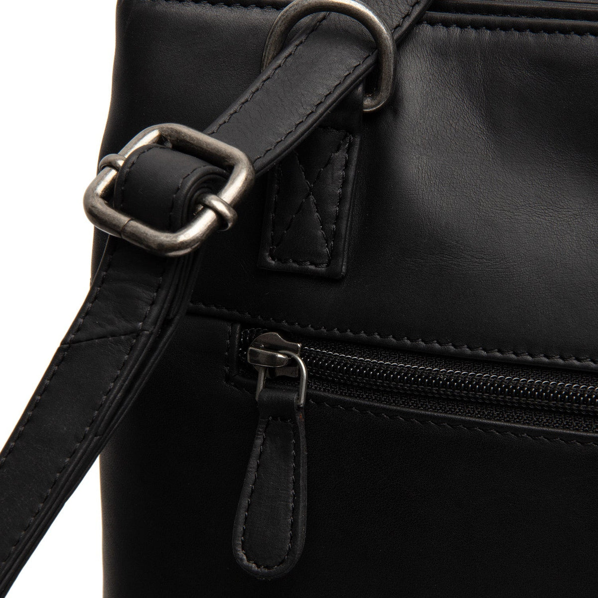 Solid Antique Brass Hardware &amp; Heavy-Duty Dual Zipper Detail on Raynor Full-Grain Leather Tote Bag para Mulher