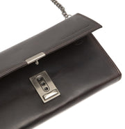 
Solid Antique Brass Hardware & Heavy-Duty Dual Zipper Detail on Bora Couro Flor Integral Waiter Carteira em couro