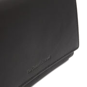 Solid Antique Brass Hardware &amp; Heavy-Duty Dual Zipper Detail on Mirthe Full-Grain Leather Wallet para Mulher