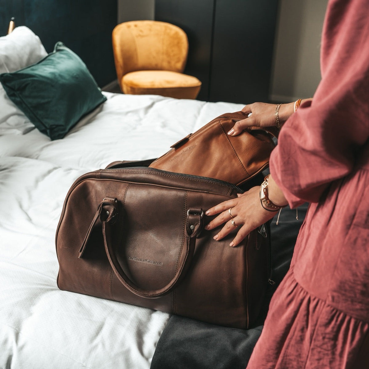 Liam Full-Grain Leather Weekender Bag para Mulher – alternate product view 3