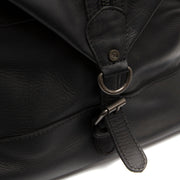 
Solid Antique Brass Hardware & Heavy-Duty Dual Zipper Detail on Portsmouth II Mala de viagem de fim de semana