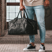
Classic 100% Full-Grain Leather Duffle Bag - Perspetiva traseira com alças de couro reforçadas