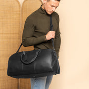 William Full-Grain Leather Weekender Bag para Mulher - Structured Side Profile Showing Gusset Depth &amp; Expansion Capacity