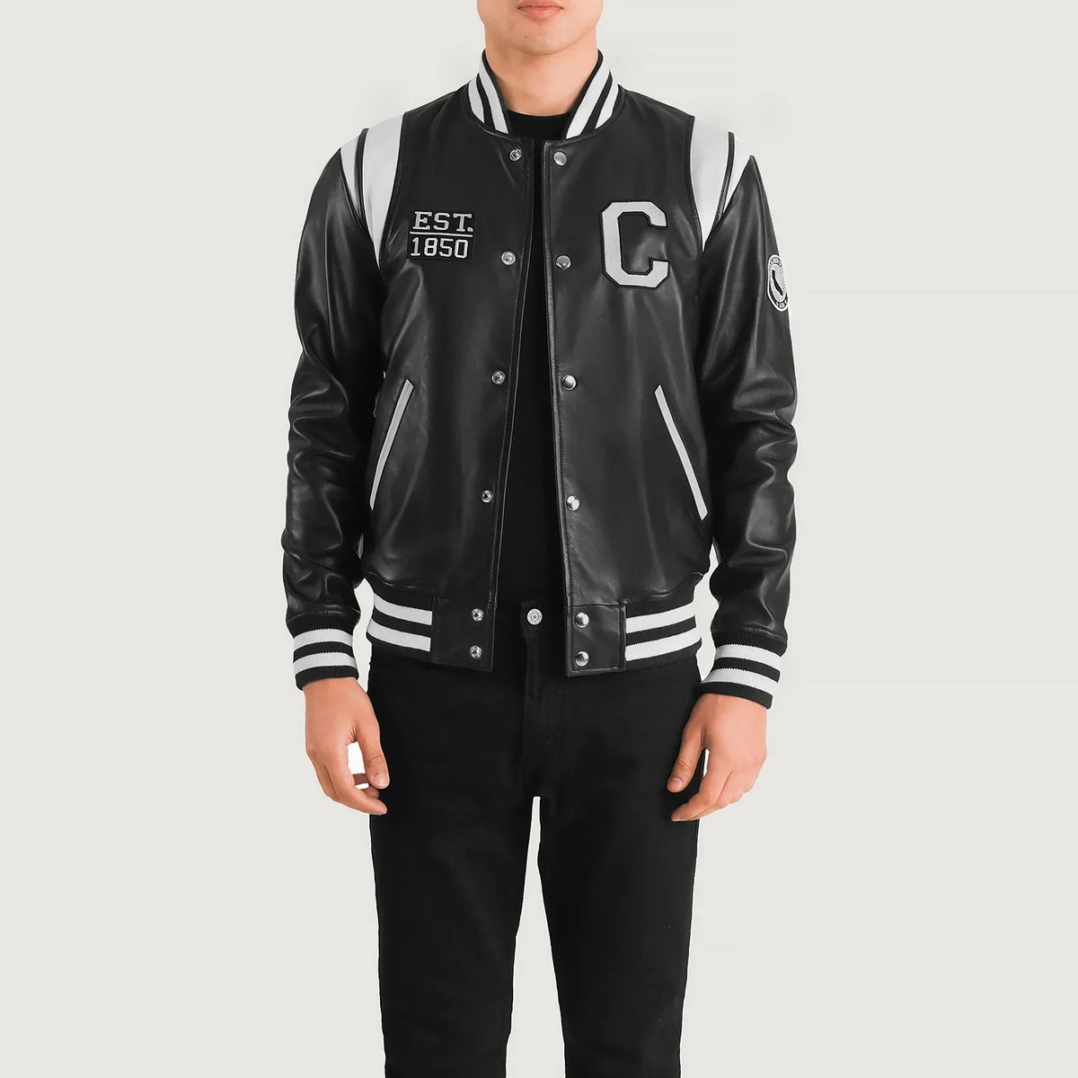 
Liberte California Preto Leather Varsity Jaqueta de Couro para Homem in Black & White Sheepskin Leather - Vista frontal e silhueta ajustada | Comprar online