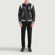 Liberte Illinois Preto Leather Varsity Blusão de Couro para Homem - Lateral Side Profile View Showing Sleeve Cut &amp; Athletic Taper Fit