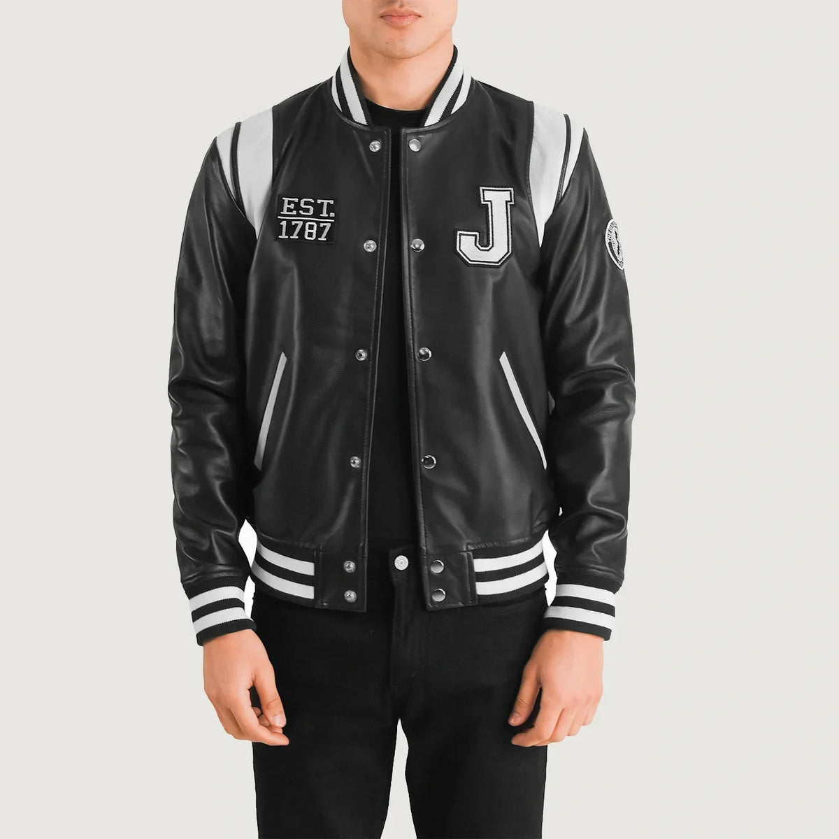 
Liberte New Jersey Preto Leather Varsity Jaqueta de Couro para Homem in Black & White Sheepskin Leather - Vista frontal e silhueta ajustada | Comprar online