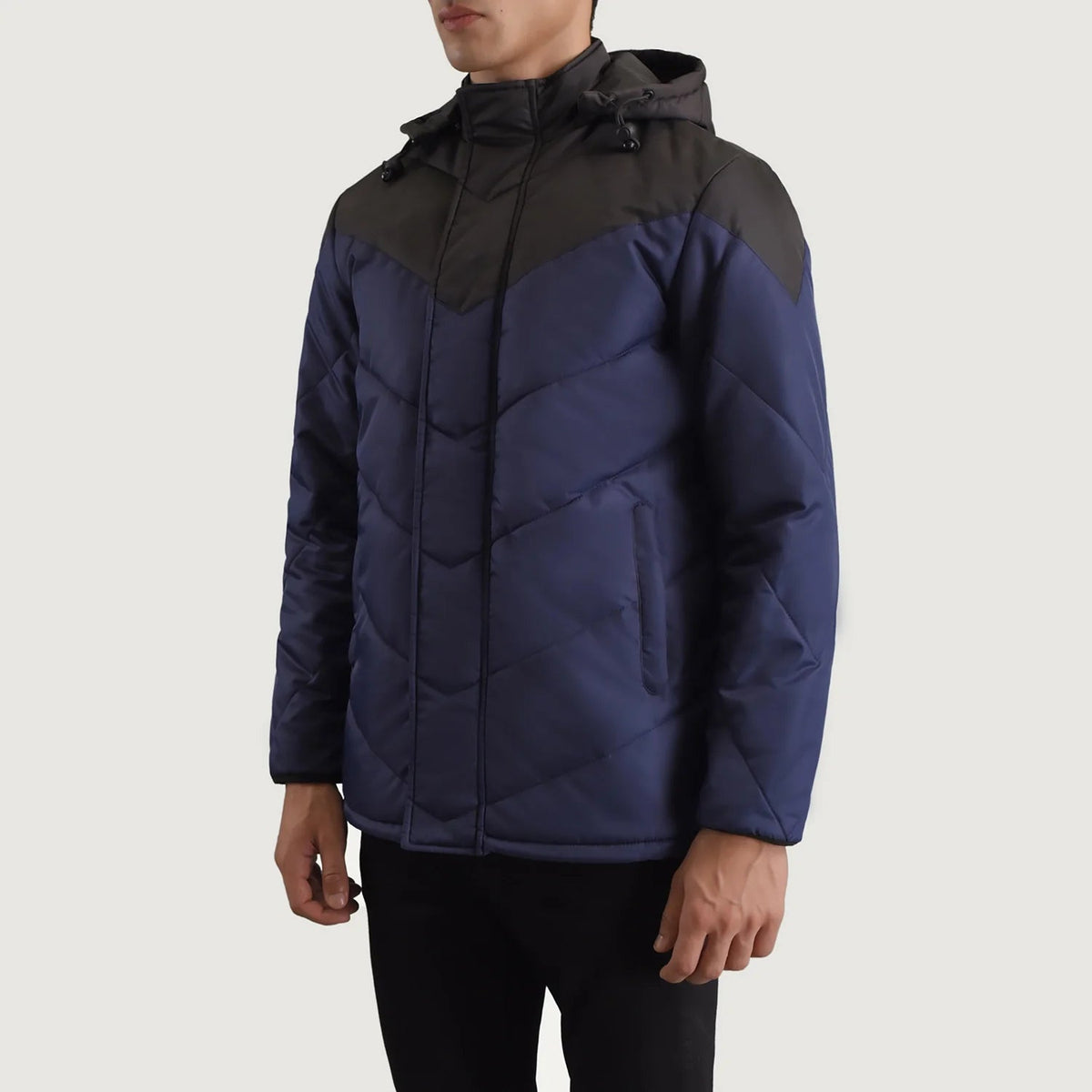 
Black & Blue Full-Grain Leather Hooded Jacket - Vista traseira com ombros definidos e bainha impecável