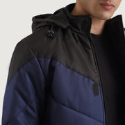 
Vista interior Showing Quilted Viscose Lining & Dois bolsos interiores funcionais