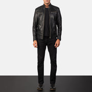 Men's Mack Preto Blusão Biker de Couro para Homem - Lateral Side Profile View Showing Sleeve Cut &amp; Athletic Taper Fit