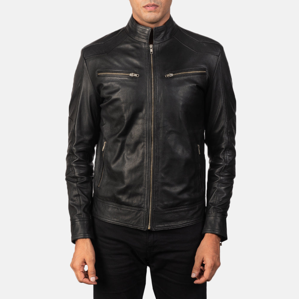 Close-Up Detail of Band &amp; Zipper Hardware on Men's Mack Preto Blusão Biker de Couro para Homem