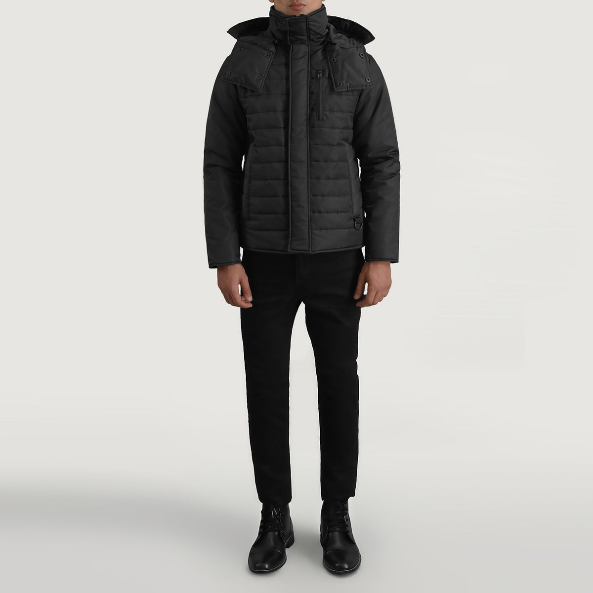 
Malcolm Preto Hooded Puffer Jaqueta de Couro para Homem - Vista lateral mostrando o corte ergonómico de mangas