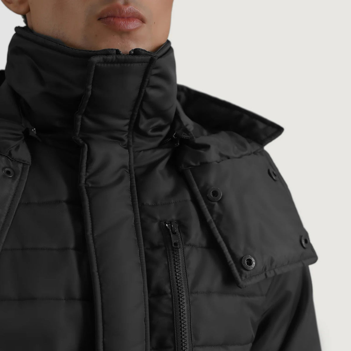 
Vista interior Showing Quilted Viscose Lining & Dois bolsos interiores funcionais