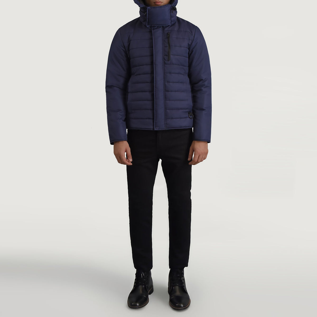
Malcolm Azul Hooded Puffer Jaqueta de Couro para Homem - Vista lateral mostrando o corte ergonómico de mangas