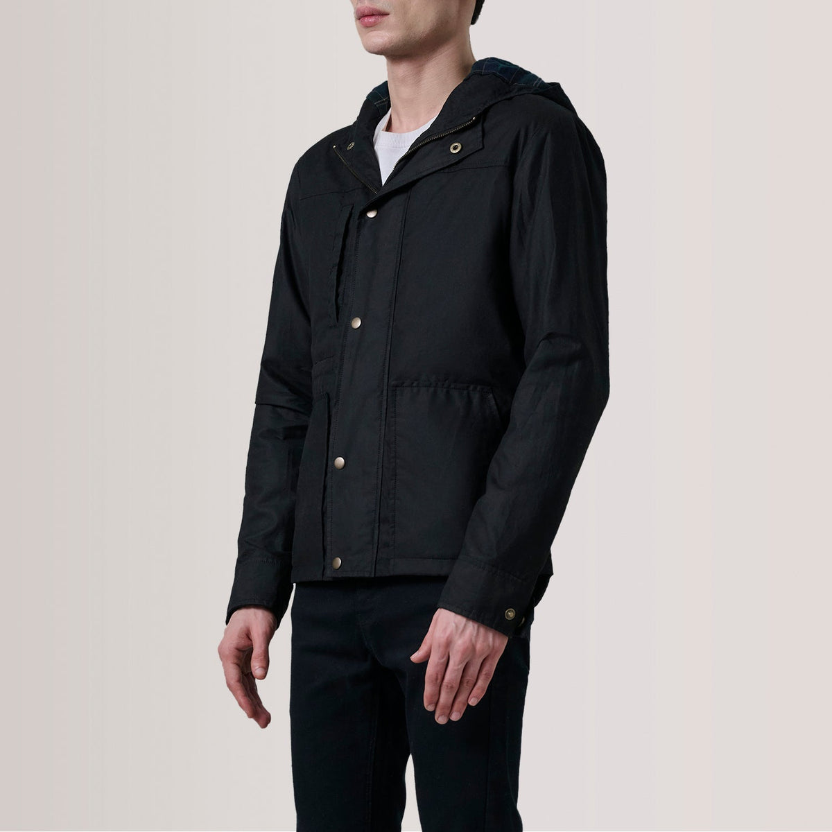 Marlo Preto Canvas Hooded Work Blusão de Couro para Homem For Men - Lateral Side Profile View Showing Sleeve Cut &amp; Athletic Taper Fit