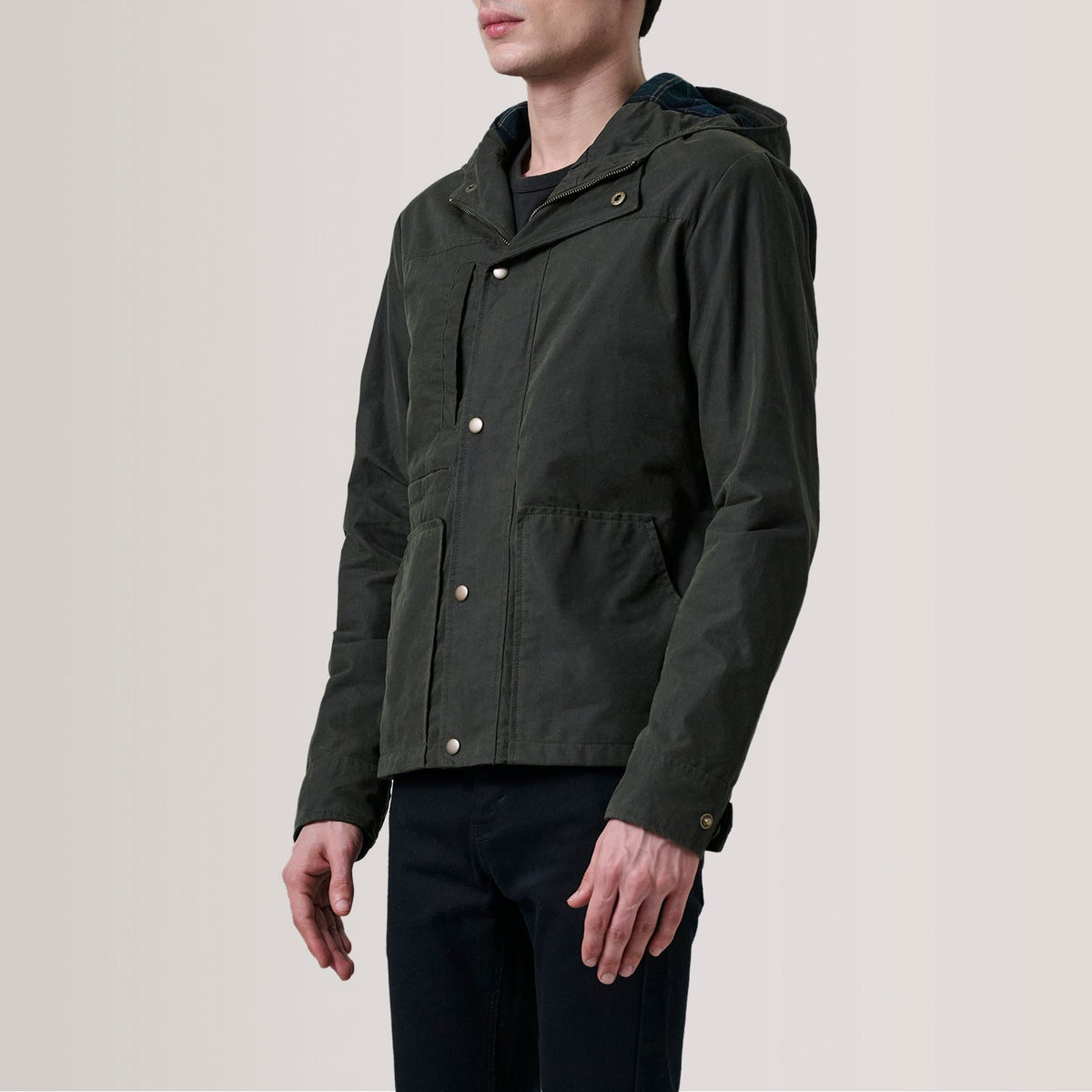 Marlo Olive Canvas Hooded Work Blusão de Couro para Homem For Men - Lateral Side Profile View Showing Sleeve Cut &amp; Athletic Taper Fit