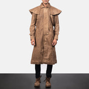 Close-Up Detail of Shirt &amp; Heavy-Duty Zipper Hardware on Men's Maverick Castanho Leather Duster para Homem