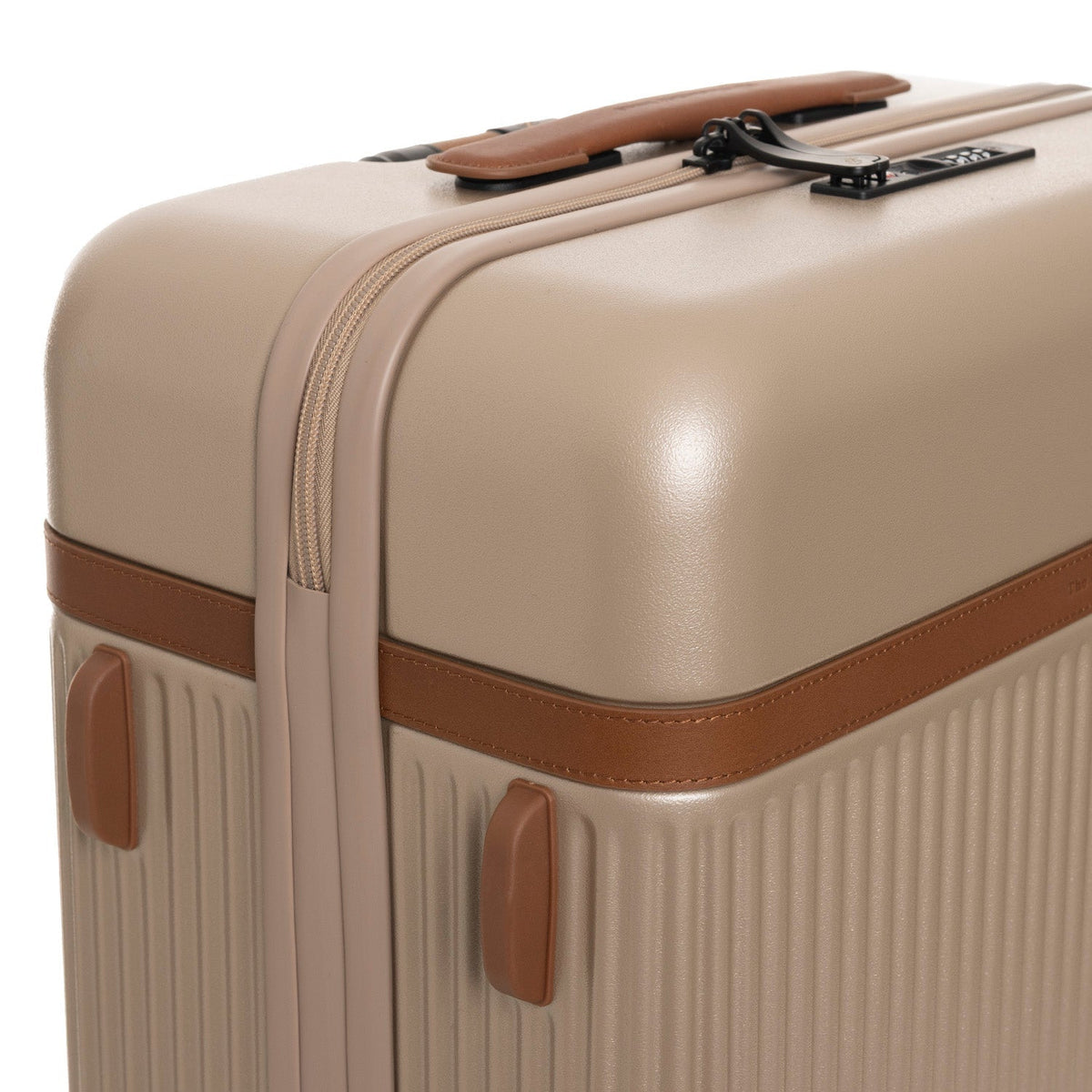 Tailored Rib Cuffs &amp; Hem Craftsmanship Construction Detail on Medium Suitcase Zuna para Mulher