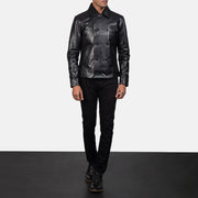 
Mod Preto Leather Peacoat para Homem - Vista lateral mostrando o corte ergonómico de mangas