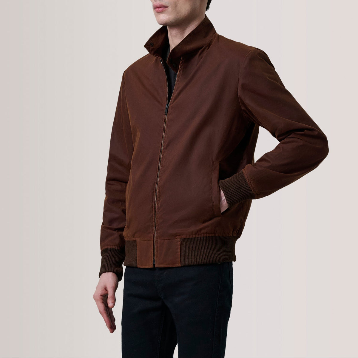 Morrison Castanho Canvas Blusão Bomber de Couro para Homem For Men - Lateral Side Profile View Showing Sleeve Cut &amp; Athletic Taper Fit