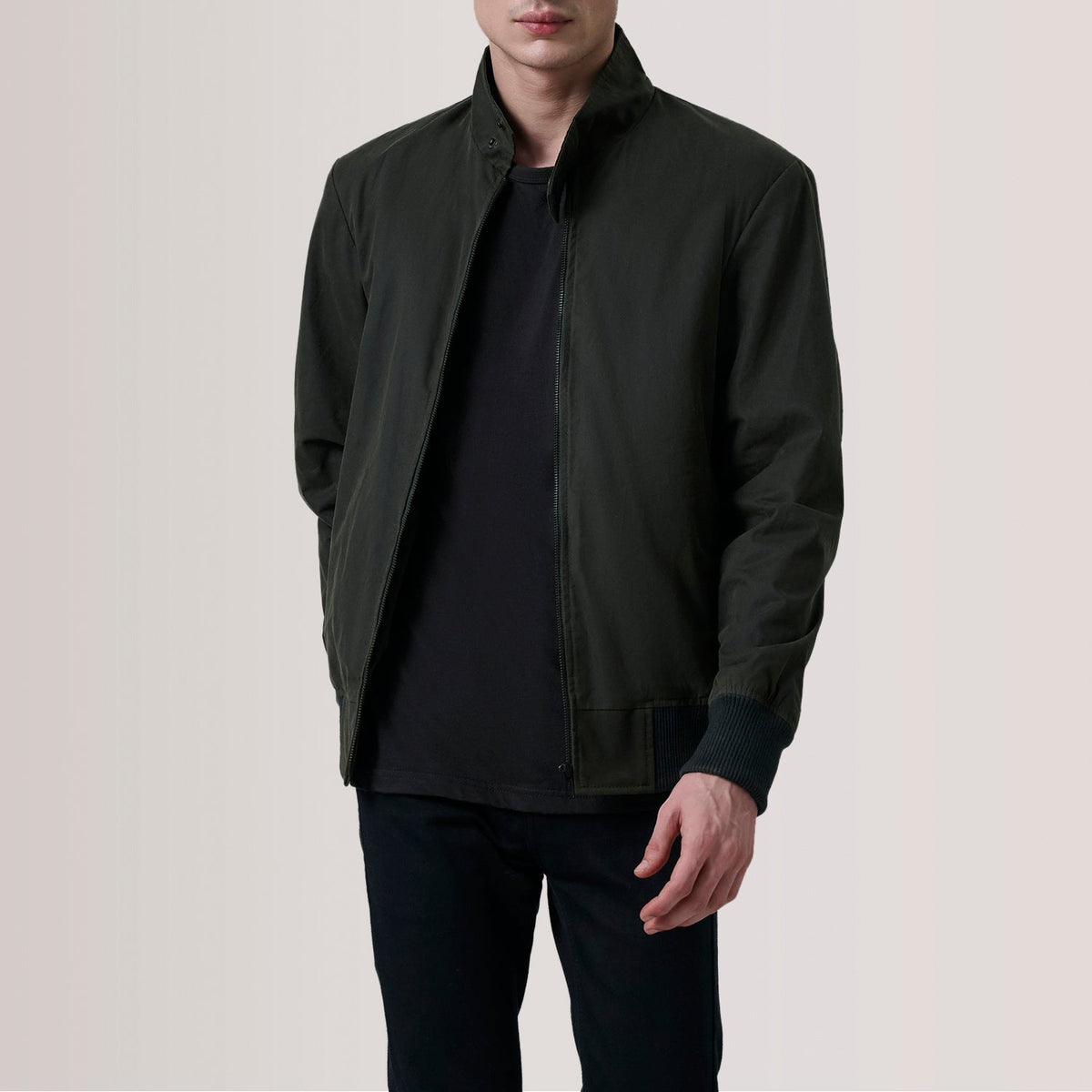Morrison Olive Canvas Blusão Bomber de Couro para Homem For Men in Olive Waxed Cotton Canvas - Front Profile View &amp; Tailored Silhouette | Buy Online