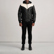 
Norman Tan Hooded Bomber Leather Puffer Jacket - Vista lateral mostrando o corte ergonómico de mangas