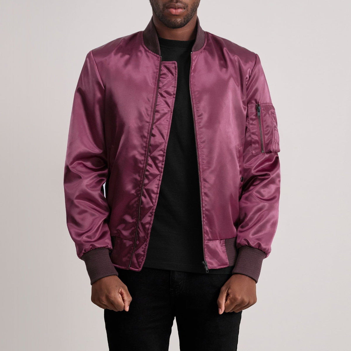 Quinton MA-1 Bordô Blusão Bomber de Couro para Homem - Lateral Side Profile View Showing Sleeve Cut &amp; Athletic Taper Fit