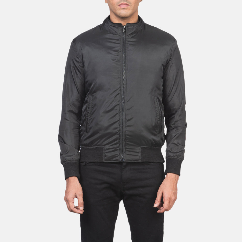 Close-Up Detail of Band &amp; Zipper with wind flap Hardware on Men's Ramon Preto Blusão Bomber de Couro para Homem