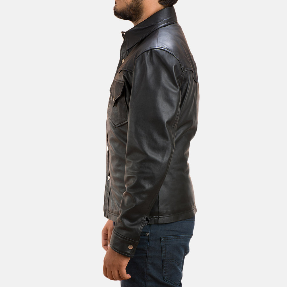 Close-Up Detail of Shirt &amp; Button Hardware on Men's Ranchson Preto Leather Shirt para Homem