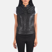 
Rayne Moto Preto Colete em Couro para Mulher in Black Sheepskin Leather - Vista frontal e silhueta ajustada | Comprar online