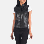 
Vista detalhada of Band & Zipper Hardware on Rayne Moto Preto Colete em Couro para Mulher