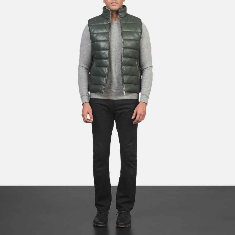 
Reeves Verde Leather Colete acolchoado para Homem - Vista lateral mostrando o corte ergonómico de mangas