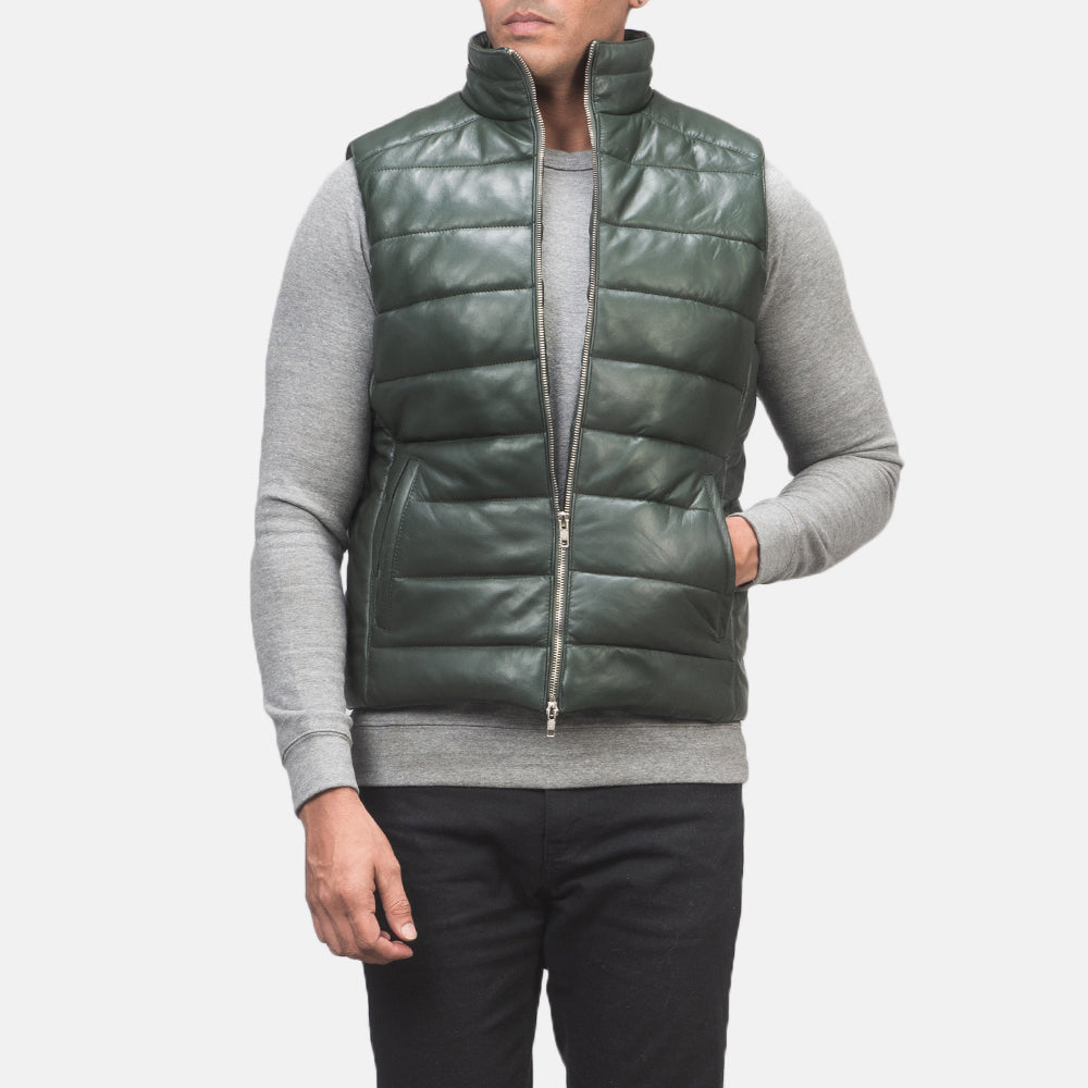 
Vista detalhada of Classic Collar & Zipper with Dual Puller Hardware on Reeves Verde Leather Colete acolchoado para Homem