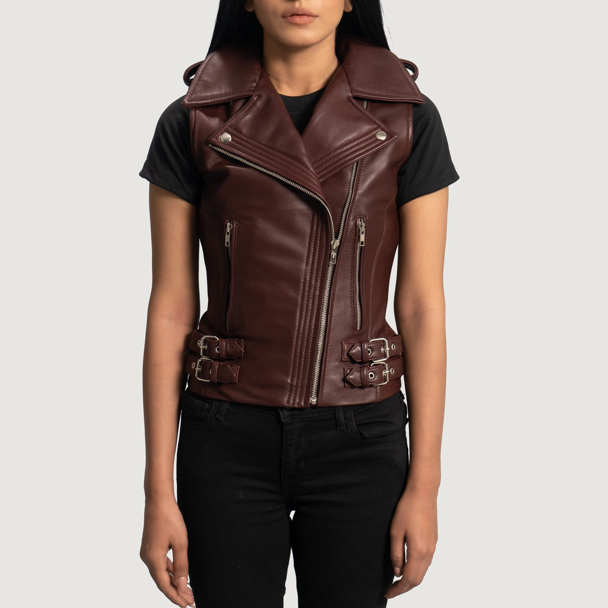 
Rhonda Bordô Leather Biker Vest para Mulher in Maroon Sheepskin Leather - Vista frontal e silhueta ajustada | Comprar online