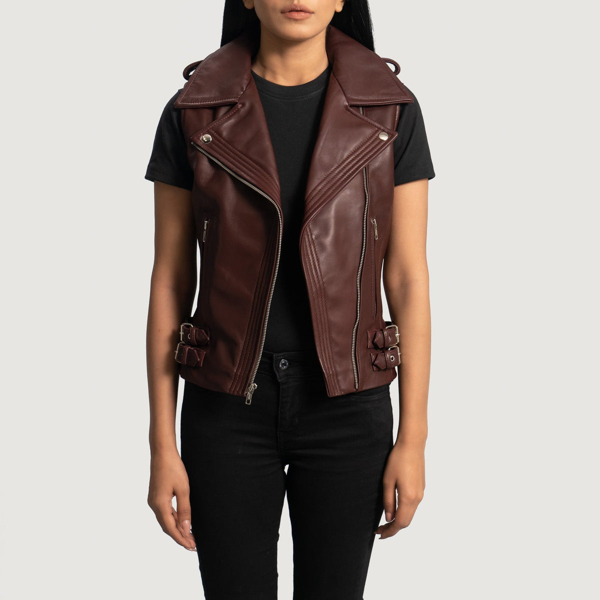 
Maroon Sheepskin Leather Biker Jacket - Vista traseira com ombros definidos e bainha impecável