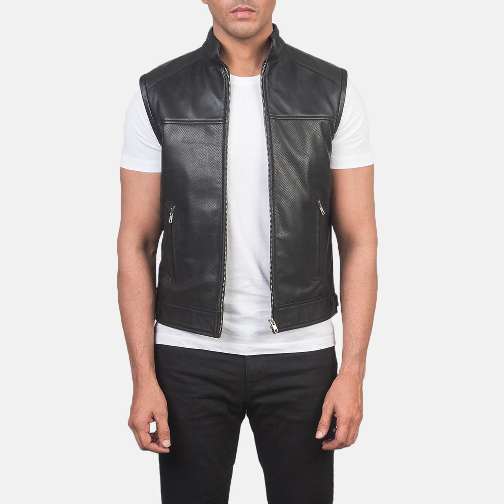 
Roland Preto Leather Biker Vest para Homem in Black Cowhide &Amp; Sheepskin Leather - Vista frontal e silhueta ajustada | Comprar online
