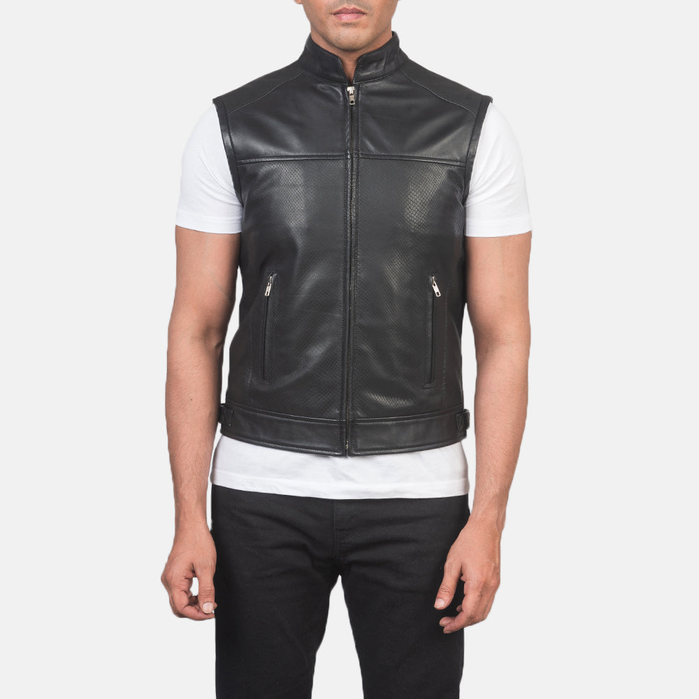 
Vista detalhada of Band & Zipper Hardware on Roland Preto Leather Biker Vest para Homem