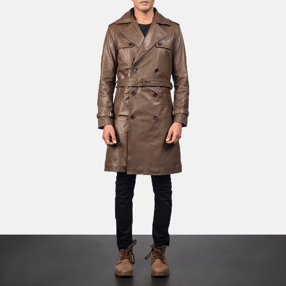 
Royson Castanho Leather Duster Casaco em Couro para Homem in Mocha Brown Calfskin Leather - Vista frontal e silhueta ajustada | Comprar online